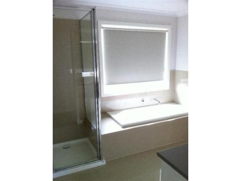 2/11 Surrey Crescent, Oakleigh East VIC 3166