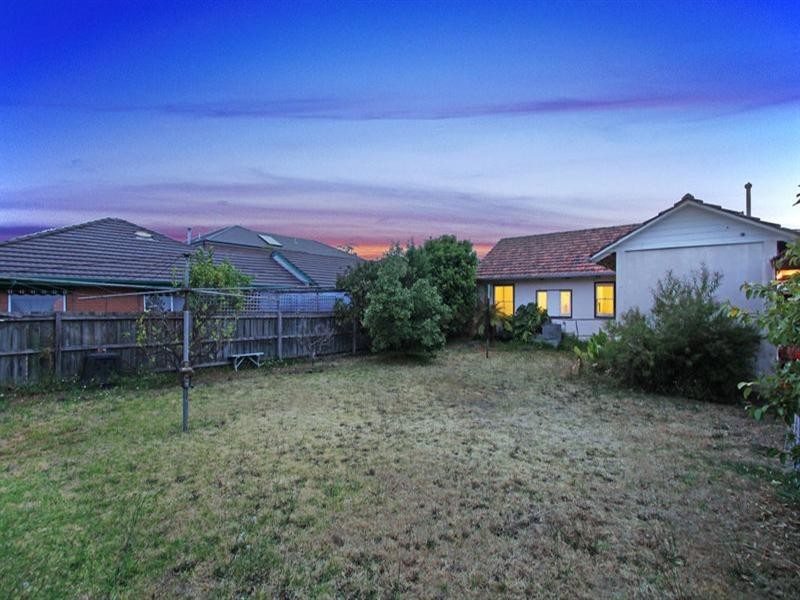 12 Austin Street, Hughesdale VIC 3166