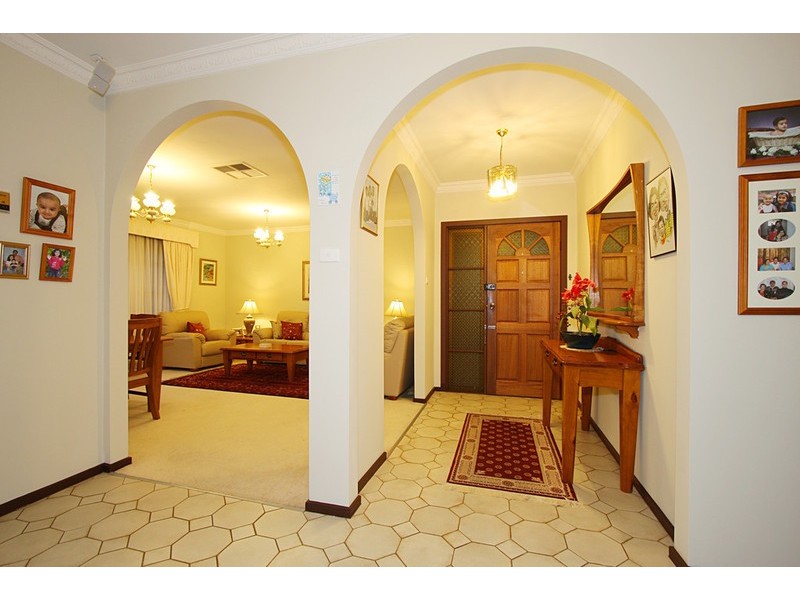 1/4 Melton Avenue, Carnegie VIC 3163