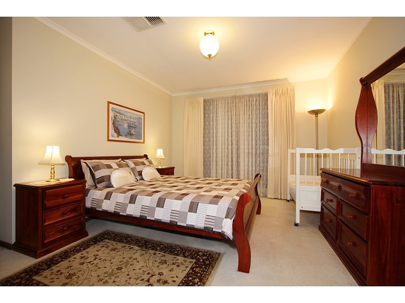 1/4 Melton Avenue, Carnegie VIC 3163