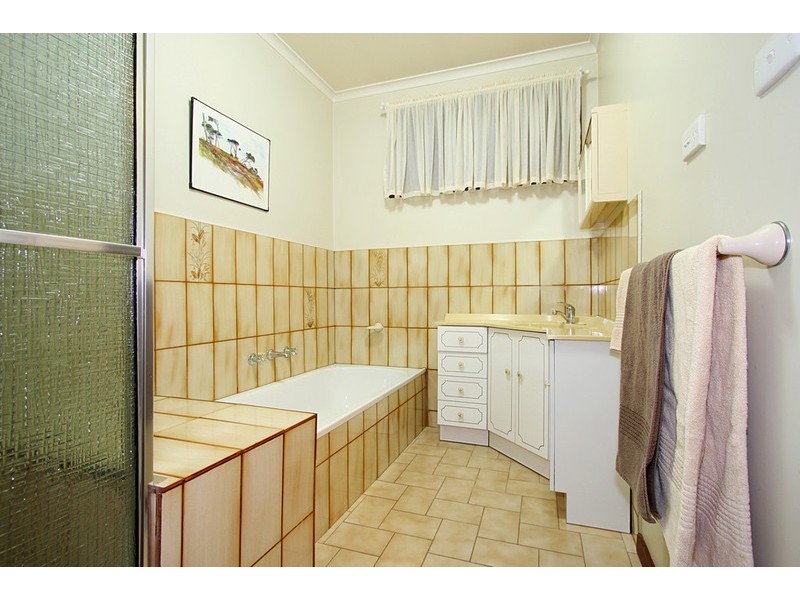 1/4 Melton Avenue, Carnegie VIC 3163