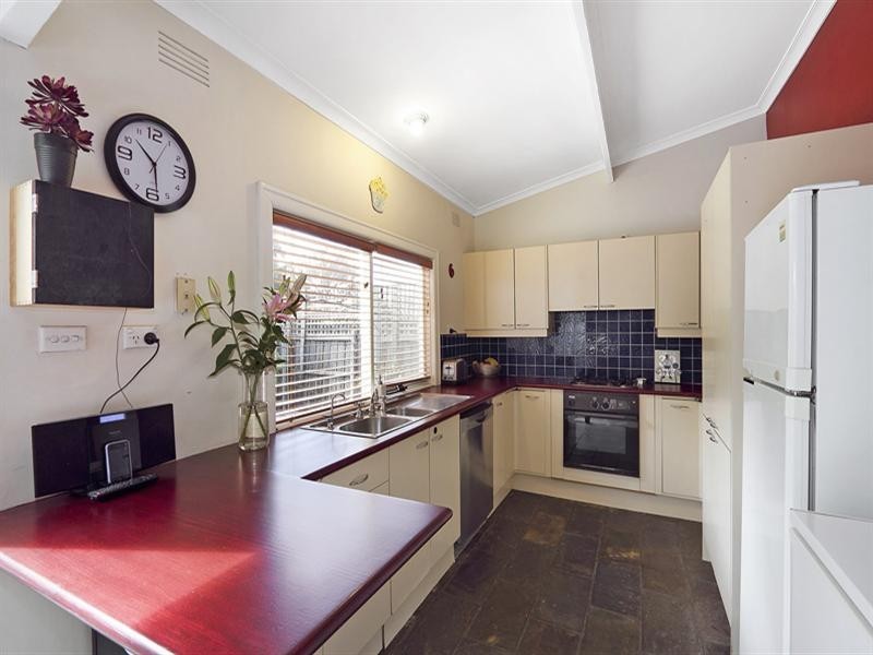 38 Madden Avenue, Carnegie VIC 3163