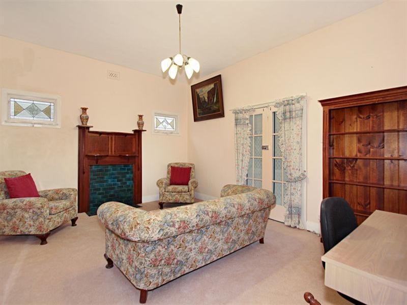 4 Bletchley Road, Hughesdale VIC 3166