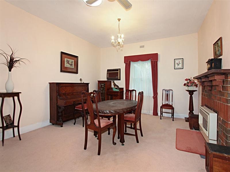 4 Bletchley Road, Hughesdale VIC 3166