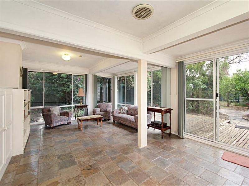 4 Bletchley Road, Hughesdale VIC 3166