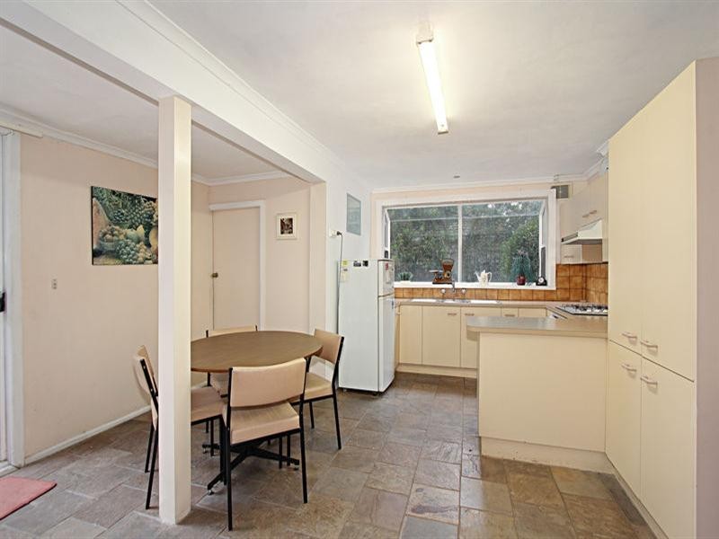 4 Bletchley Road, Hughesdale VIC 3166