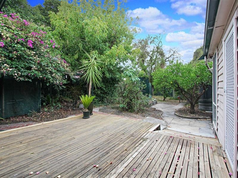 4 Bletchley Road, Hughesdale VIC 3166