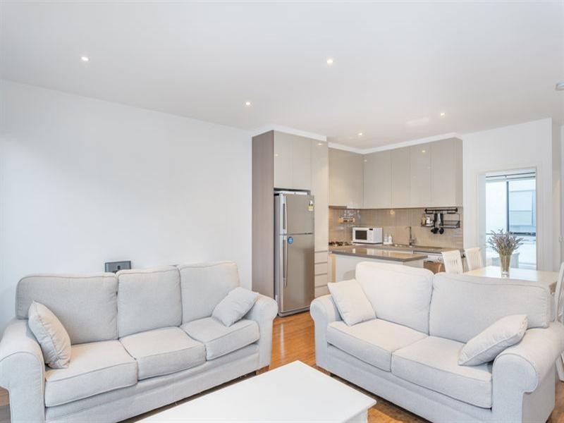 11/250 Neerim Road, Carnegie VIC 3163