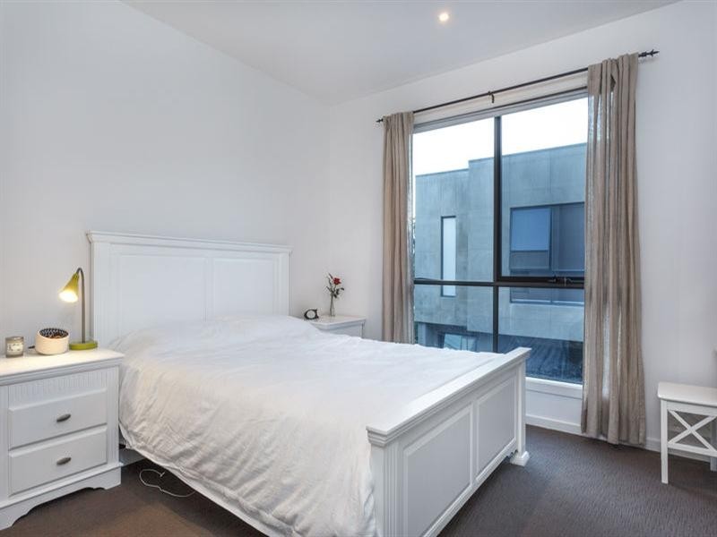 11/250 Neerim Road, Carnegie VIC 3163