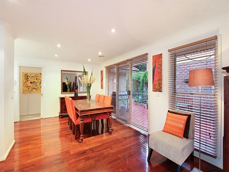 19 Federation Walk, Hughesdale VIC 3166