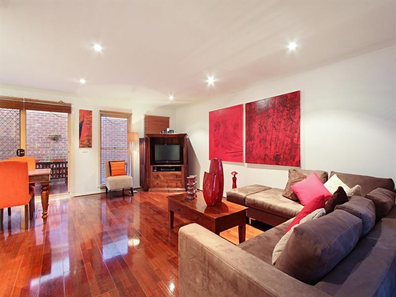 19 Federation Walk, Hughesdale VIC 3166