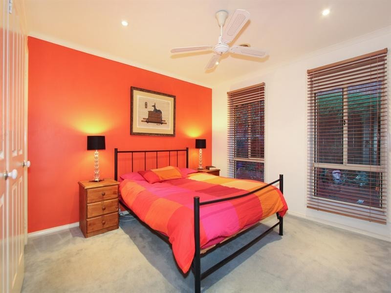 19 Federation Walk, Hughesdale VIC 3166