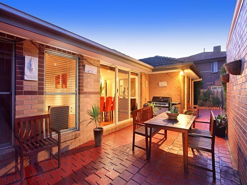 19 Federation Walk, Hughesdale VIC 3166