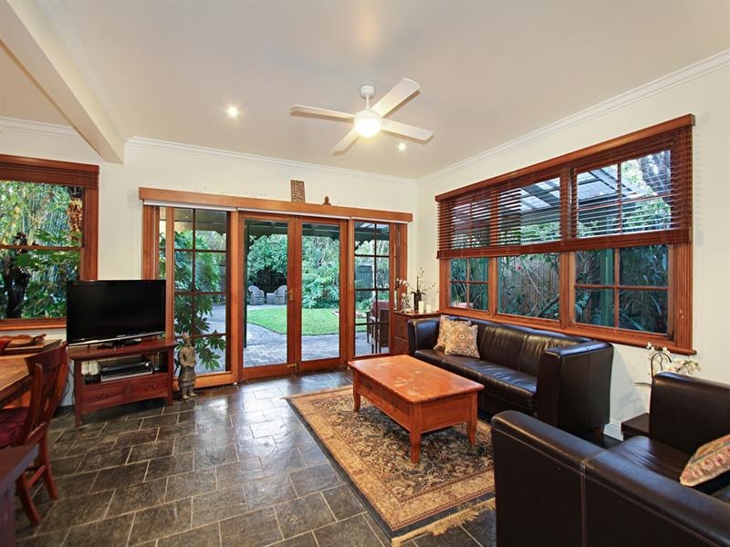 5 Rugby Road, Hughesdale VIC 3166