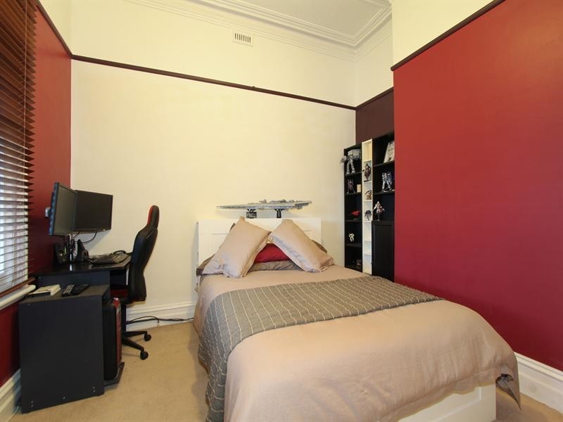 5 Rugby Road, Hughesdale VIC 3166