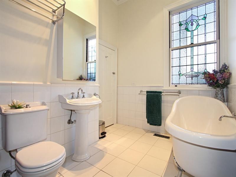 5 Rugby Road, Hughesdale VIC 3166