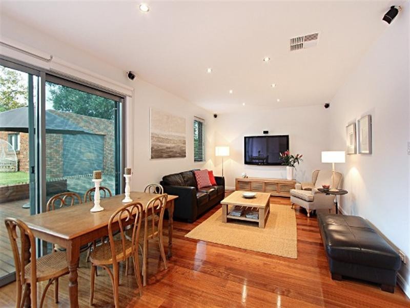 8 GLENMER STREET,, Bentleigh VIC 3204