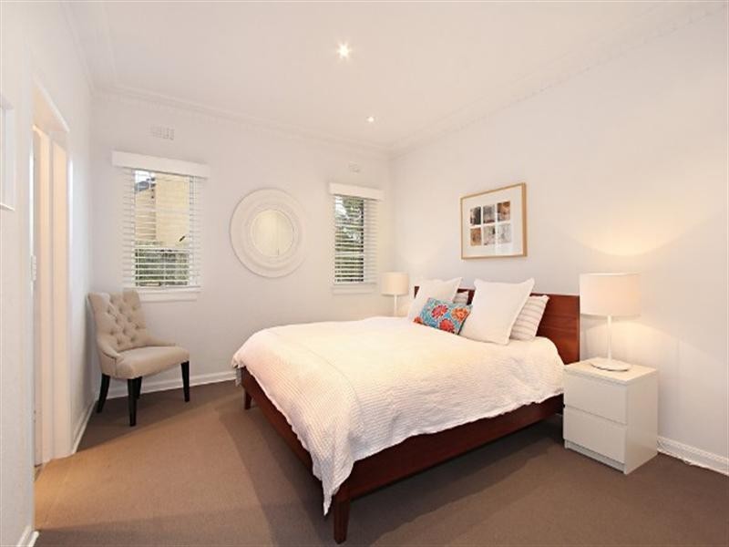 8 GLENMER STREET,, Bentleigh VIC 3204