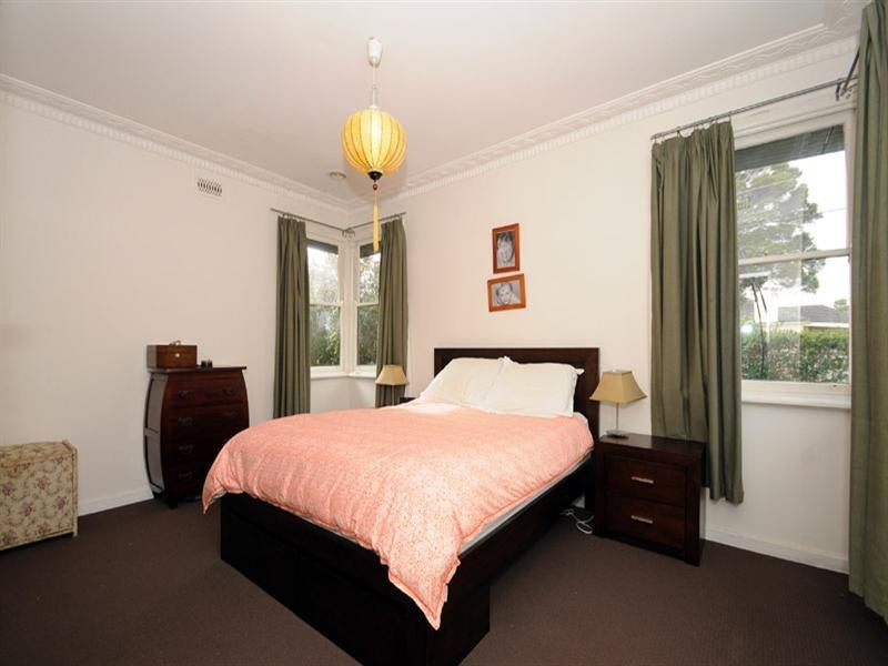 18 Moira Avenue, Carnegie VIC 3163