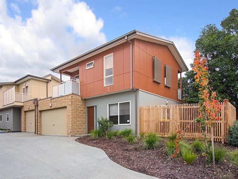 1/2 Jingella Avenue, Ashwood VIC 3147