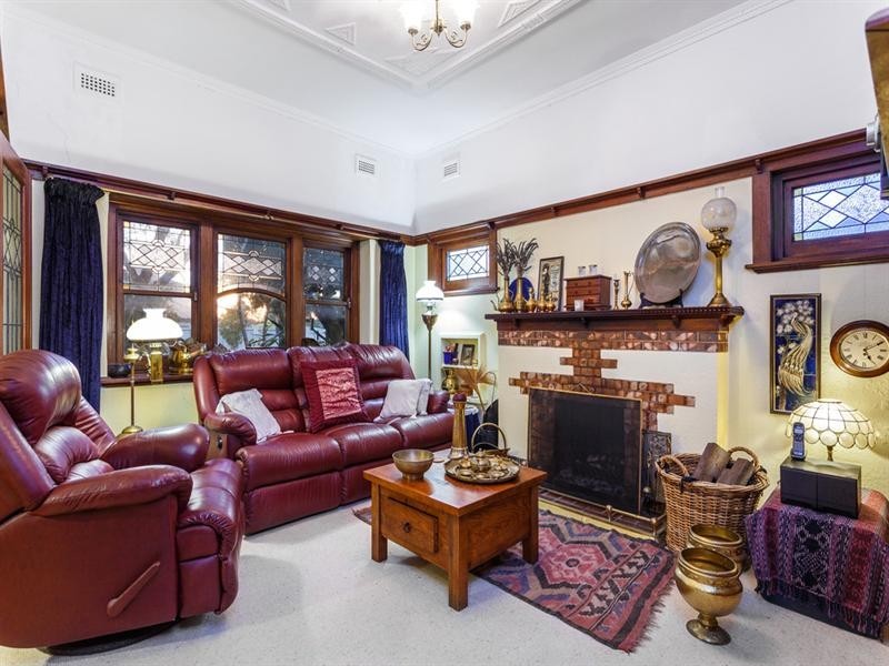 4 Poath Road, Hughesdale VIC 3166