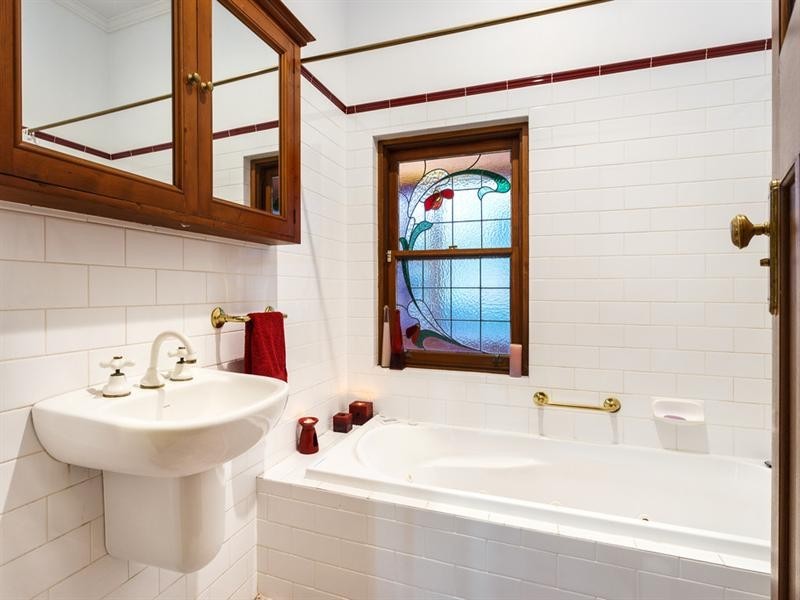 4 Poath Road, Hughesdale VIC 3166