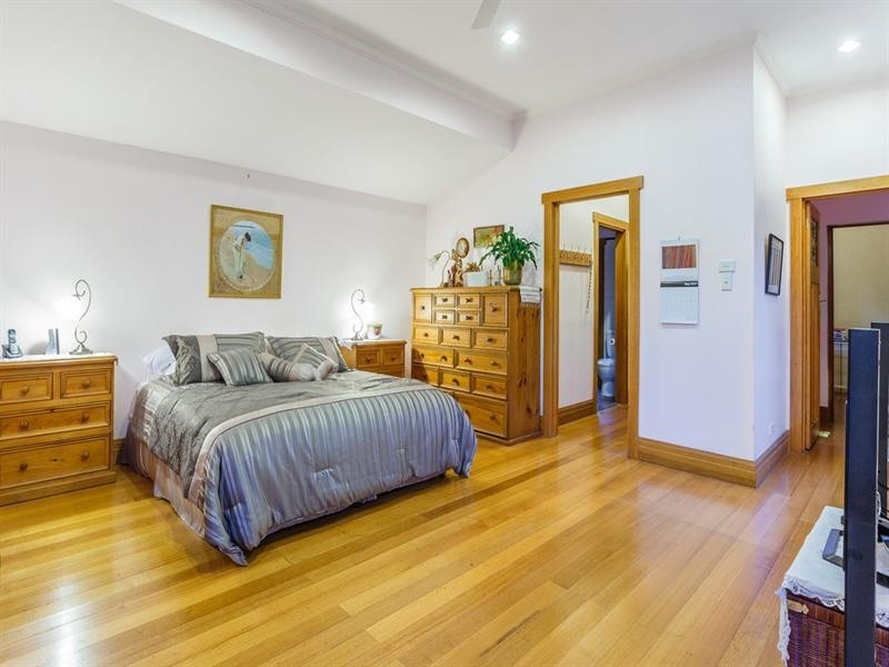 4 Poath Road, Hughesdale VIC 3166