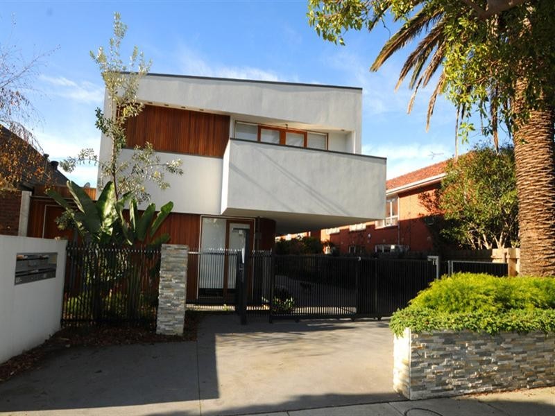 2/14 St Huberts Road, Carnegie VIC 3163