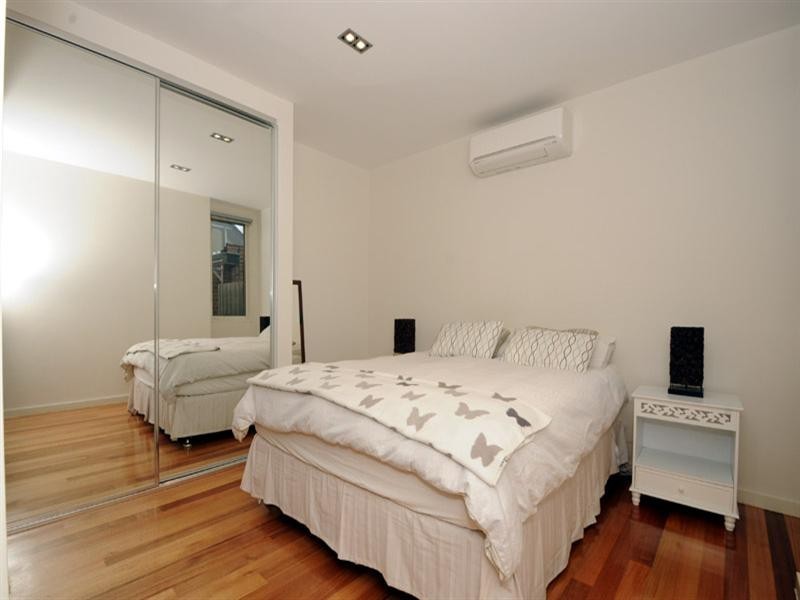 2/14 St Huberts Road, Carnegie VIC 3163