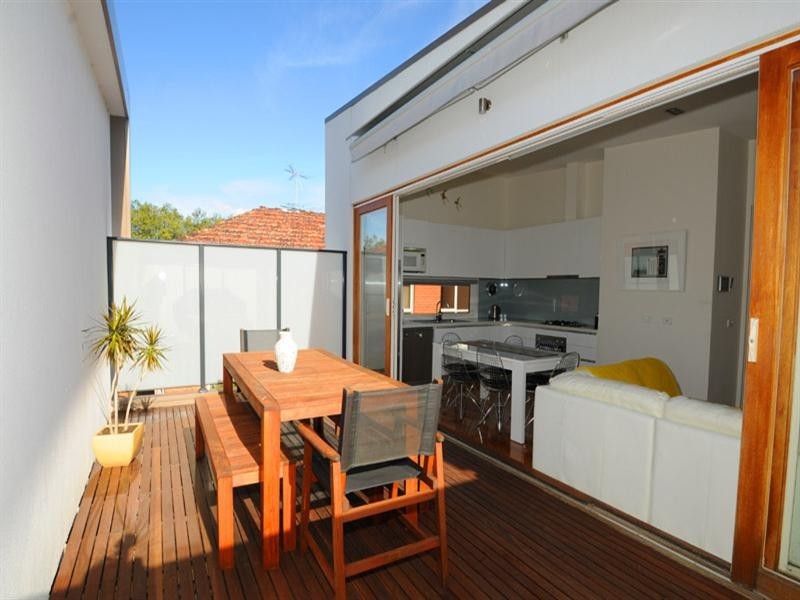 2/14 St Huberts Road, Carnegie VIC 3163