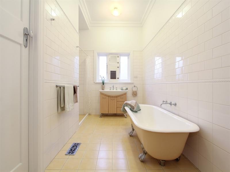 20 Calembeena Avenue, Hughesdale VIC 3166