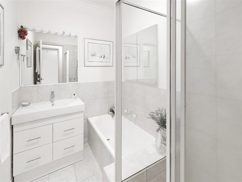 4/239 Neerim Road, Carnegie VIC 3163