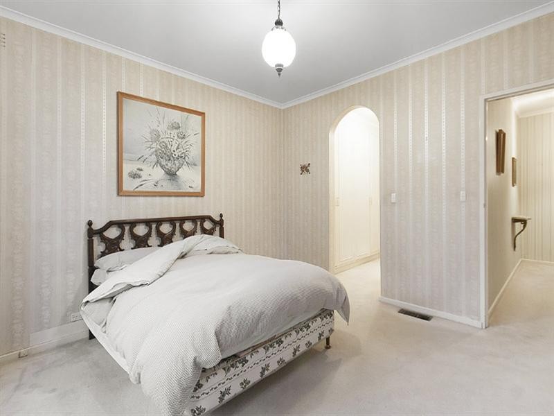 1/3 Toolambool Road, Carnegie VIC 3163