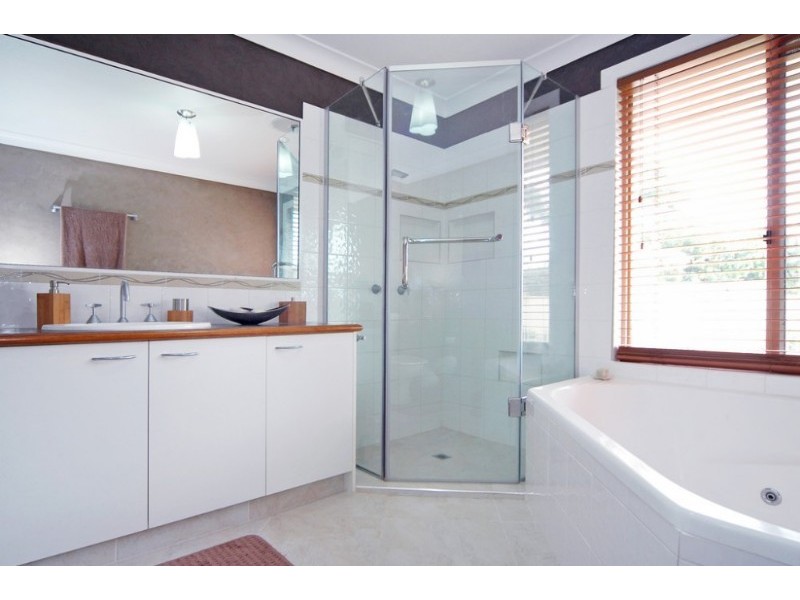 52 Bergamont Street, Elanora QLD 4221