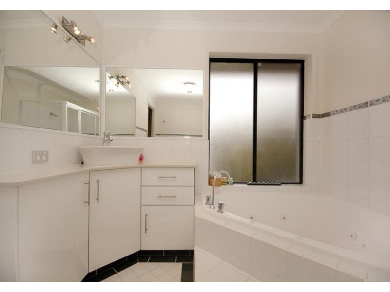 31 Jarrahdale Drive, Elanora QLD 4221