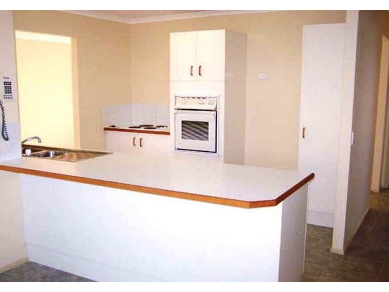 2 Daphne Court, Elanora QLD 4221