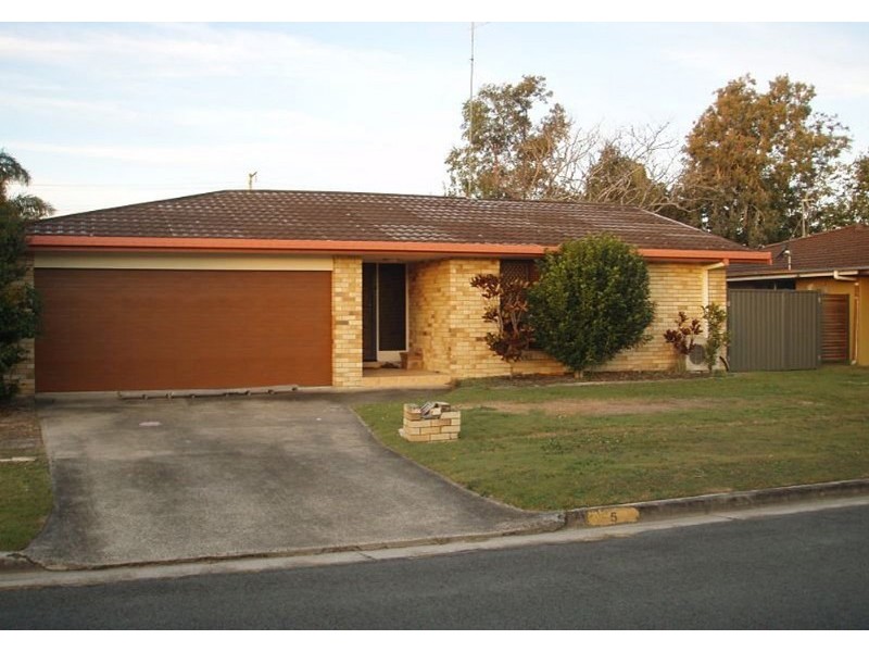 5 Sycamore Place, Palm Beach QLD 4221