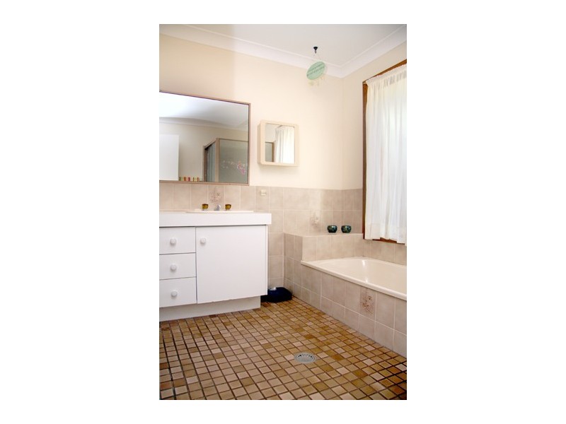 84 Ironbark Street, Elanora QLD 4221