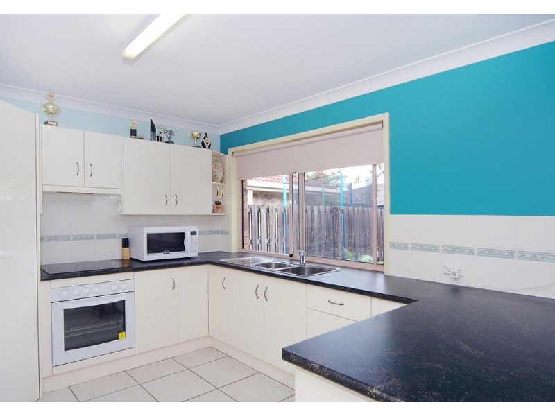 8 Ottelia Drive, Elanora QLD 4221