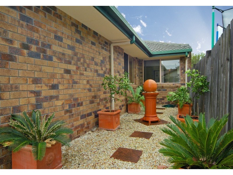 8 Ottelia Drive, Elanora QLD 4221