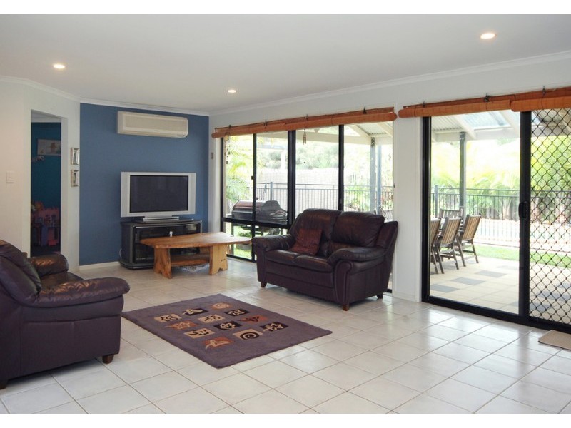 3 Pultenea Court, Elanora QLD 4221