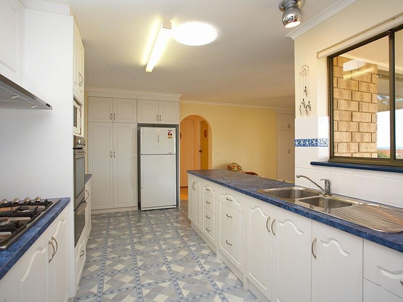 34 White Crescent, Encounter Bay SA 5211