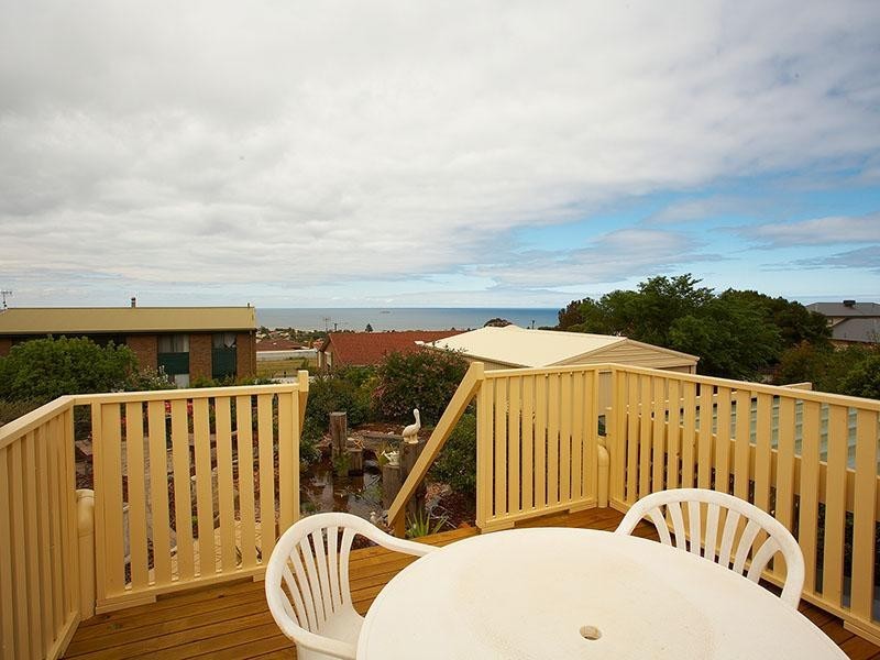 34 White Crescent, Encounter Bay SA 5211