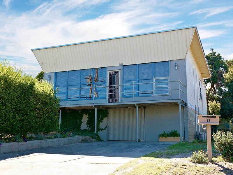 13 Hillview Road, Victor Harbor SA 5211