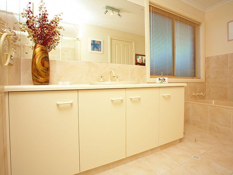 36 White Crescent, Encounter Bay SA 5211