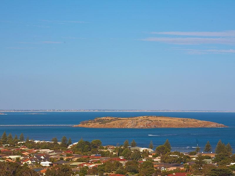 36 White Crescent, Encounter Bay SA 5211