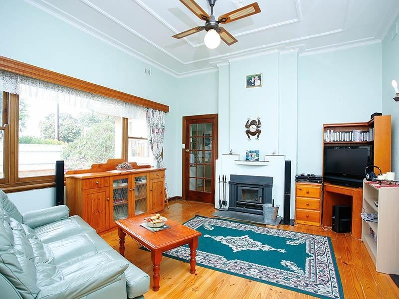 19 Hill Street, Victor Harbor SA 5211