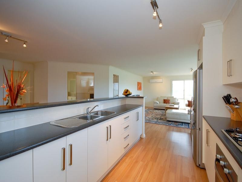 15 Jasmin Street, Victor Harbor SA 5211