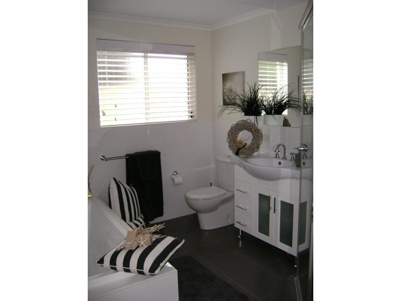 2/4 Honeyman Grove, Mccracken SA 5211