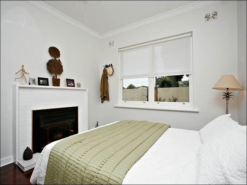 4 Acraman Street, Victor Harbor SA 5211